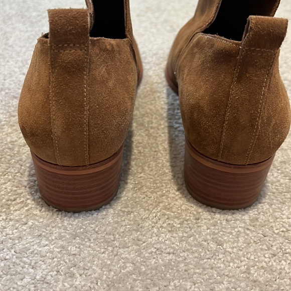 NWOB Marc Fisher womens booties camel suede 9 1/2 - Picture 3 of 7